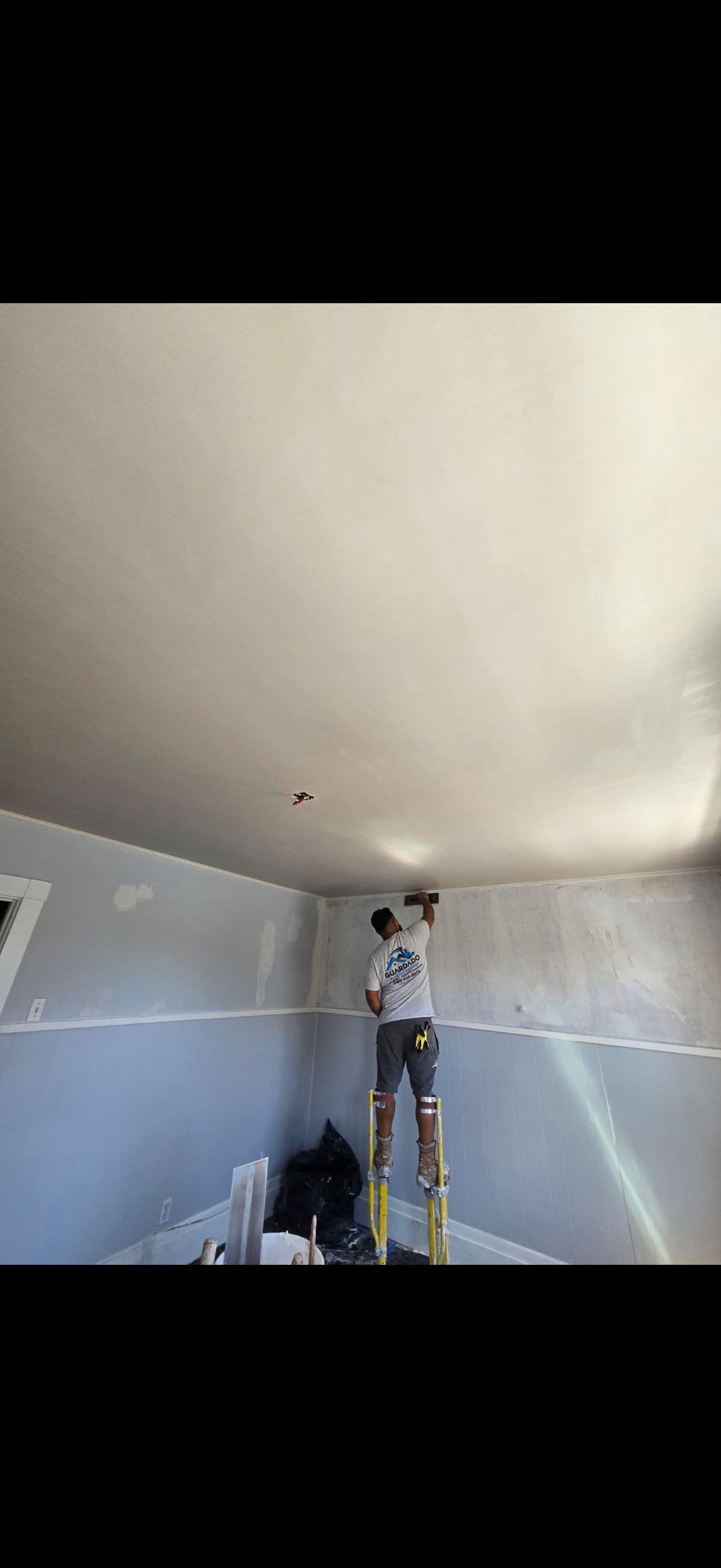 Fresh Sheetrock and Plaster Work for a Clean Ceiling Finish image